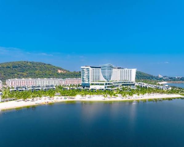 Biển hồ nước mặn nhân tạo (Hồ Lagoon)