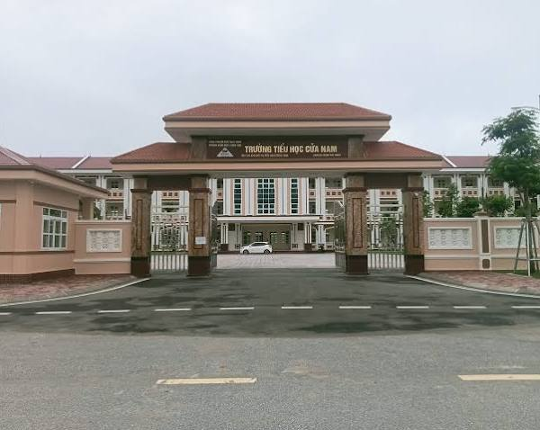 Trường Tiểu học Cửa Nam ngay nội khu