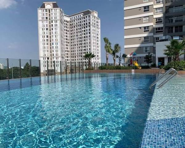Hồ bơi tràn bờ trên cao