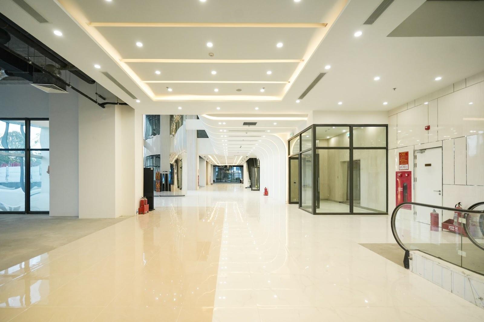 Thang máy tốc độ cao