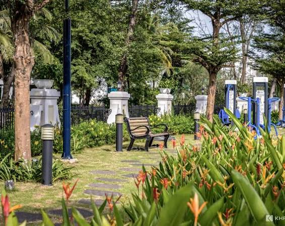 Công viên cây xanh và lối tản bộ