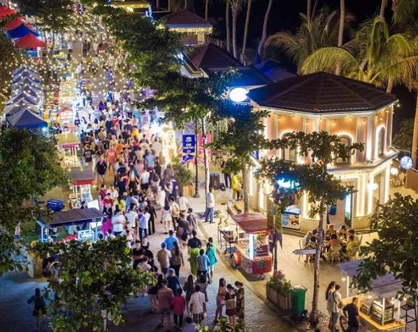 Chợ đêm sáng tạo VUI-Fest Cát Bà